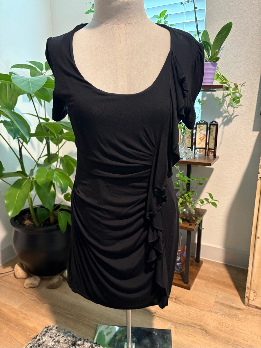 Bordeaux Rayon Black Ruffled Scoop-Neck Mini Dress w/ Unique Sleeve EUC SZ-MED